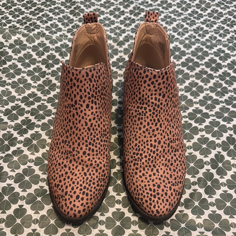 Universal Thread Brown and Black Ankle Boots